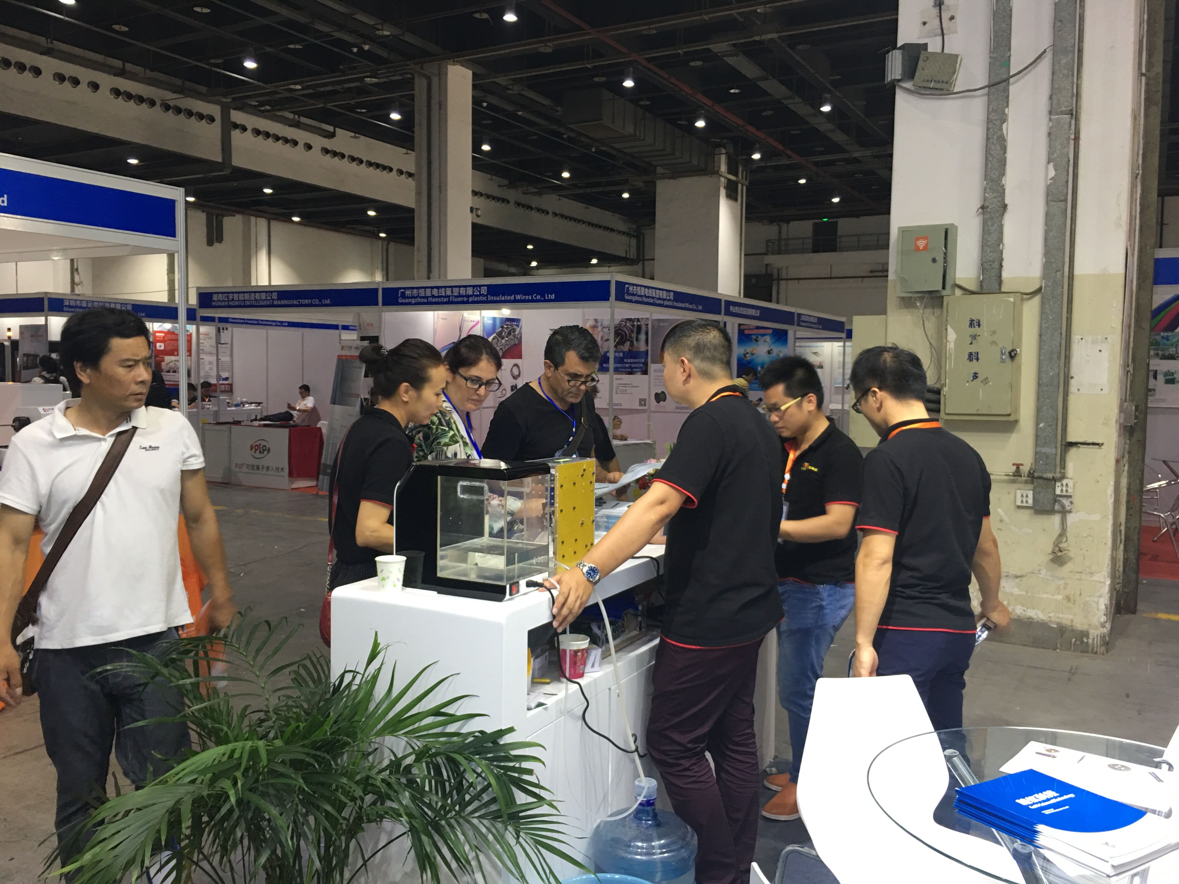 公司参加上海国际设备展